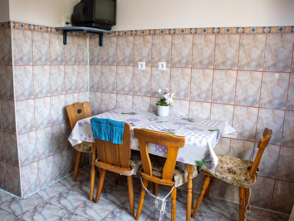 Family-Friendly Apartment Орадя Екстер'єр фото