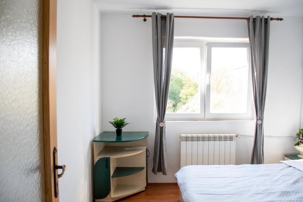 Family-Friendly Apartment Орадя Екстер'єр фото