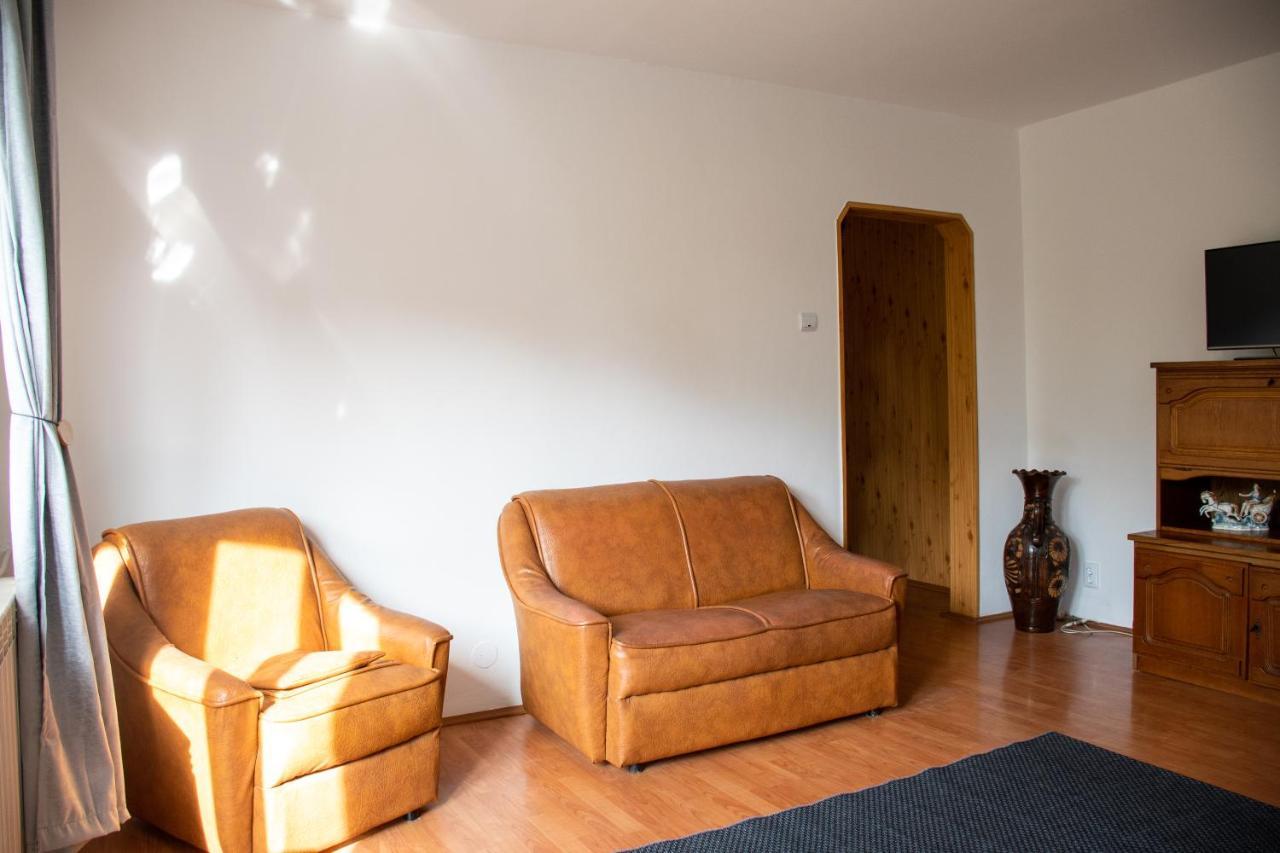 Family-Friendly Apartment Орадя Екстер'єр фото