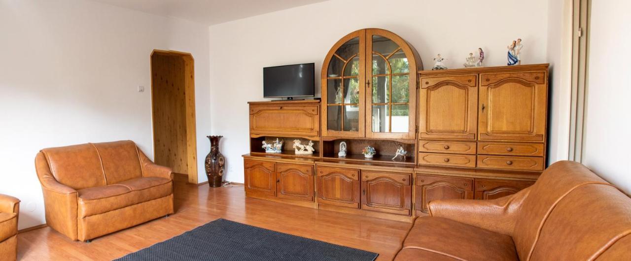 Family-Friendly Apartment Орадя Екстер'єр фото